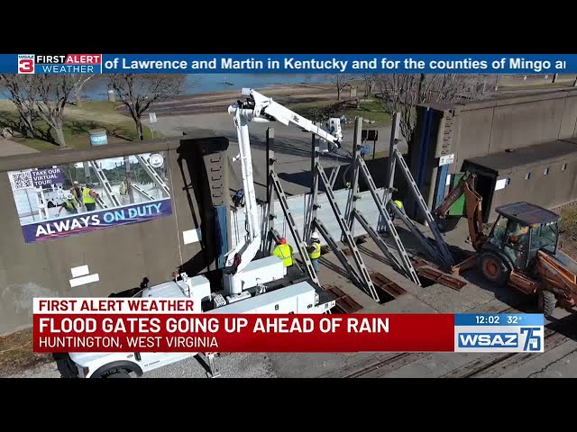 Floodwall gates going up at Harris Riverfront Park