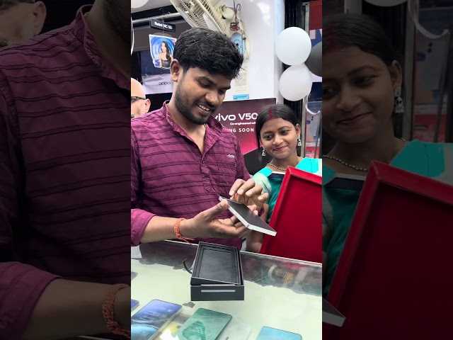 Famous youtuber dancer sanatan 😱 buying Samsung s25 ultra in Mehta Enterprises😱🔥 #shorts