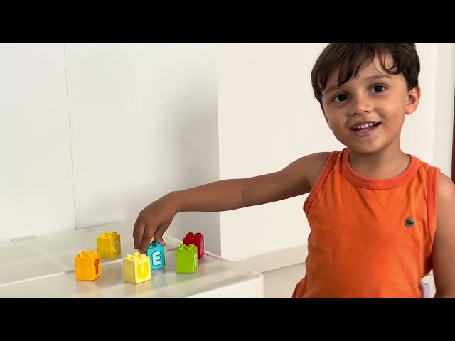 Brincando com os Numberblocks e alphablocks