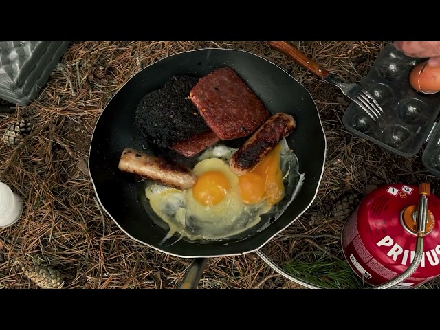 Scottish breakfast. Solo winter hiking in Scotland