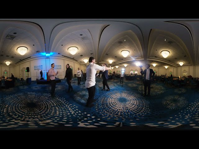 Emet Couples Retreat Melava Malka : Danceing