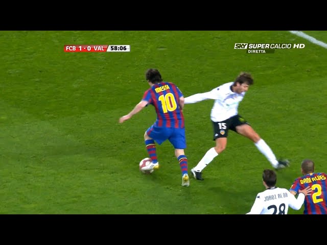 Lionel Messi 2009-10 : Dribbling Skills, Goals & Passes