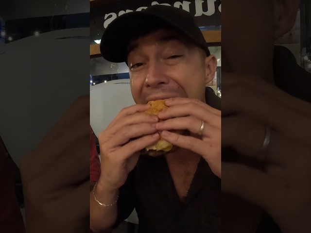 Eating Manila’s LARGEST & JUCIEST double cheese burger