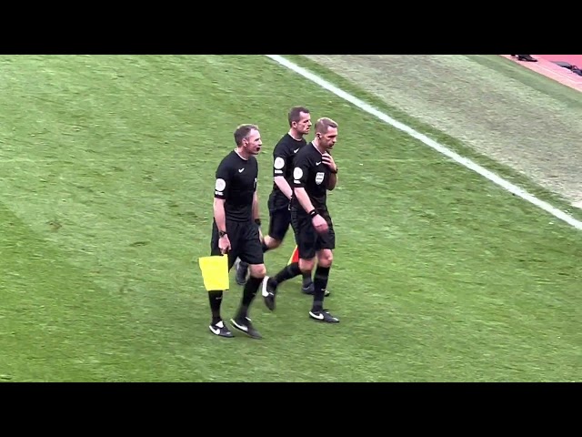 REFEREES BOOED! MAN UNITED VS NEWCASTLE