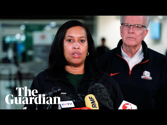 DC mayor holds briefing on Washington plane crash – watch live