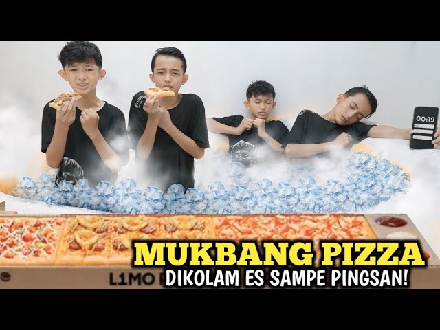 MAKAN PIZZA 1METER DI KOLAM ES DINGIN BANGET