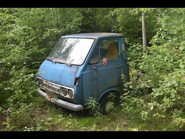 Abandoned car graveyard full of old cars and buses - Urbex Finland