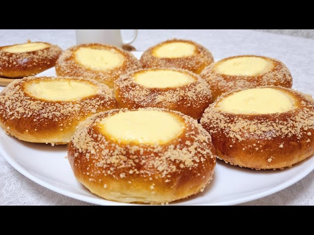 Curd cheese tarts.