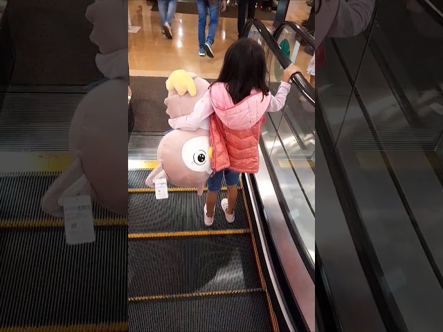 Fear Of Escalator 😨😨😨#escalator #funny #shorts #trending