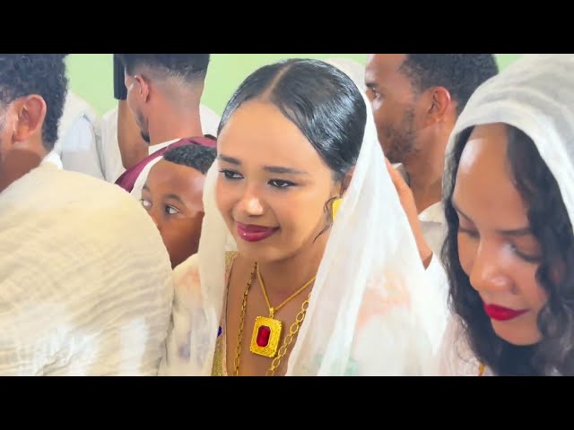 ብስነጥበባውያን ኣዲስ ኣበባ ብመዝሙር ማዕሪጉ ዝወዓለ መርዓ #habesha #eritrea #tigrignamezmur #wedding #ethiopian #ebs