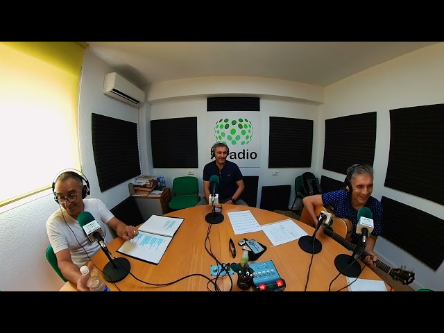 CaraB-PopRock en Xtradio (Xàtiva) presentando su concierto de las Fiestas de Sant Joan 2022.