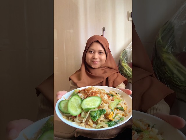 Makan siang tkw kwetiau goreng minivlog #food #cooking #vlogtkw #fyp #shorts #ngapak #kebumen #viral