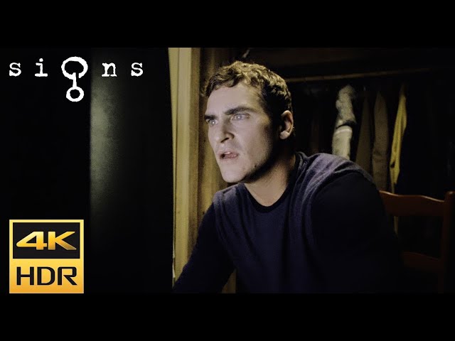 Signs (2002) - Alien on TV Scene