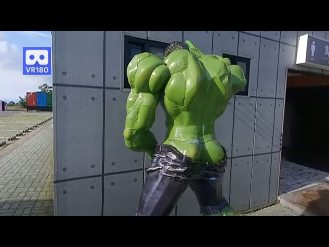 3D 180VR 4K Giant Hulk What are you doing with your head down? Funny Moment Avengers 🤣🤣