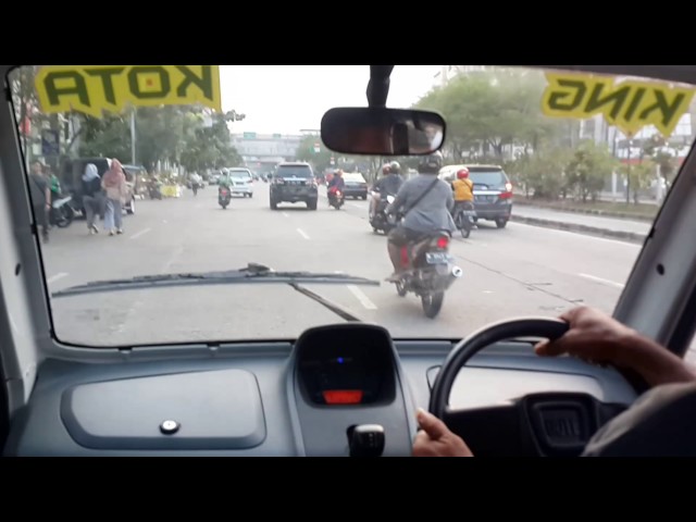 Nyobain naik Bajaj Qute 220cc