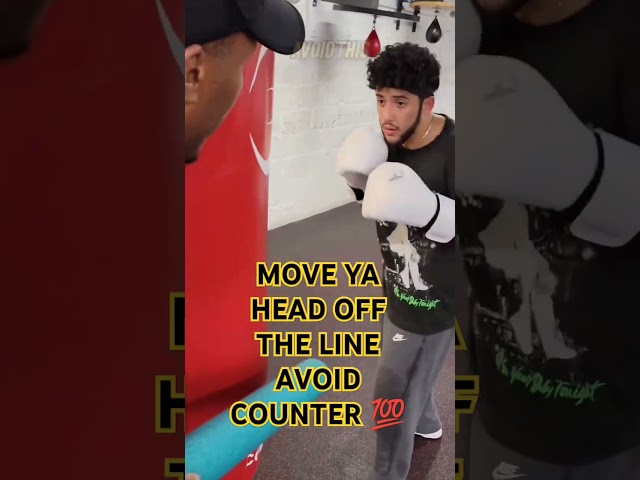 Boxing basics move u head with ur punches don't look at ur punches roll ur head creates rubber neck💯