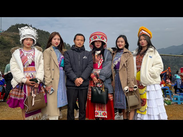 Meet beautiful Hmong girls and invite them to enjoy local specialties