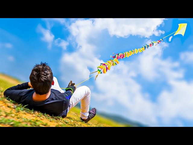 Flying 100 Kites At Once - Longest Kite Train