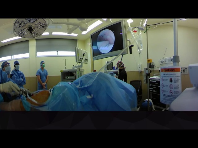 360-Degree Virtual Reality : Inside the Operating Room for an Arthroscopic Knee Surgery