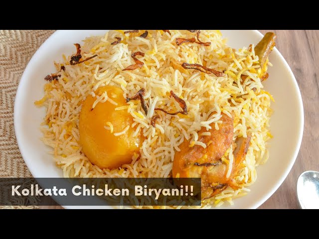 Foreigners trying yummy Chicken Biryani from Kolkata!! Indian street food 😋😋