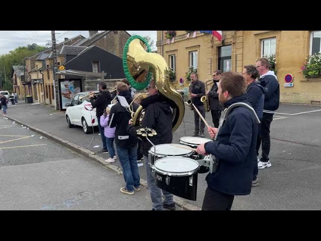 Ambiance à Dom-le-Mesnil pendant la Sedan-Charleville 2024