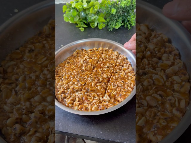 #groundnutchikki #chikki #chikkirecipe #youtubeshorts #shorts #ytshorts #cooking #food