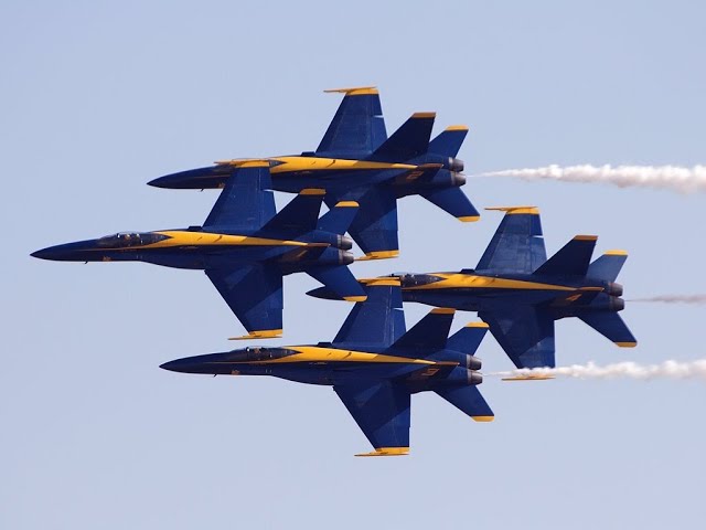 Four F-18s Super Hornet performing harrier maneuver over Naval Academy #fighterjet #navy