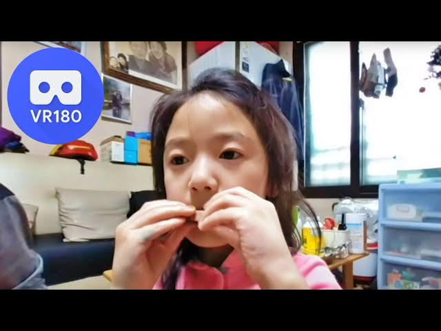 [VR 180 danbis Food] Eating show of a child who eats beef ribs deliciously