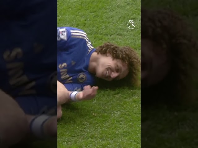 look at what David Luiz did to Rafael da Silva against Machester united #cfc #luiz #football