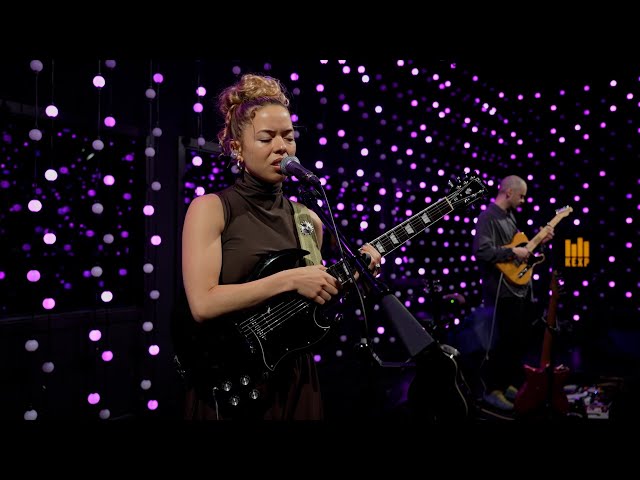 Nilüfer Yanya - Binding (Live on KEXP)