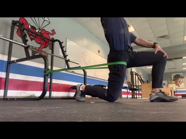 Band Distracted Quad Hip Flexor Stretch