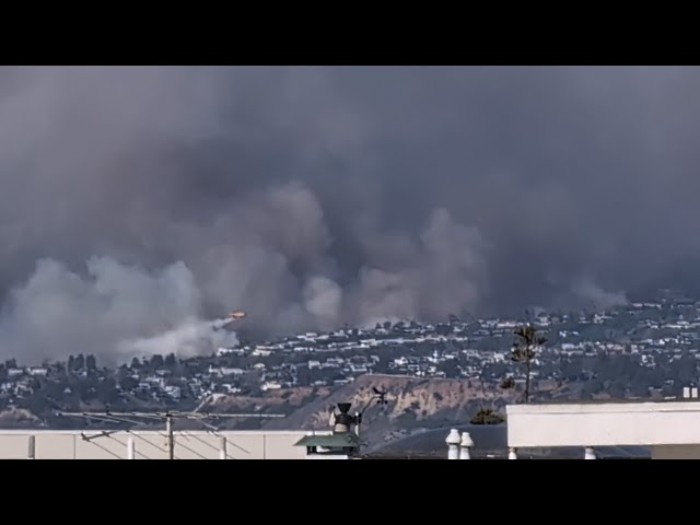 FIREFIGHTING PLANES (SUPER SCOOPERS) HITTING PALISADES FIRE HARD