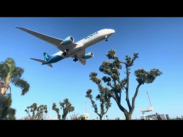 Norse airlines langing at lax