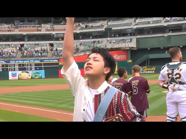 Feng E plays the U.S. National Anthem of the USA at the MLB