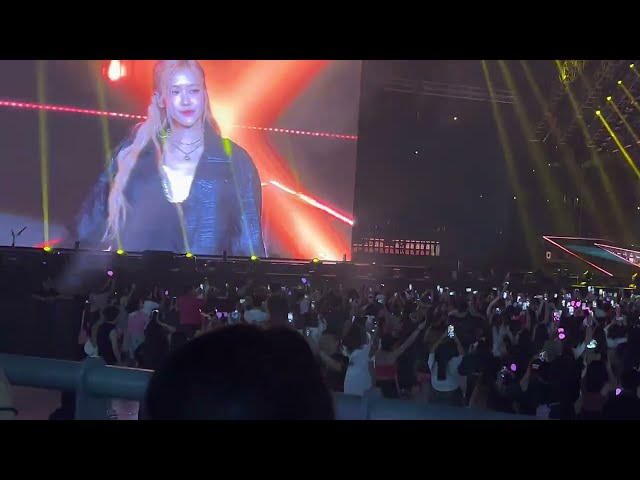 Rosé Solo Stage - H ard To Love - On The Ground