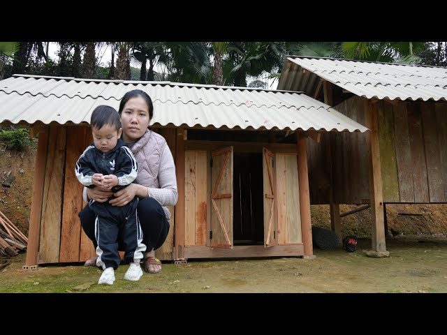 Mother and baby complete the kitchen - Great joy for a single mother