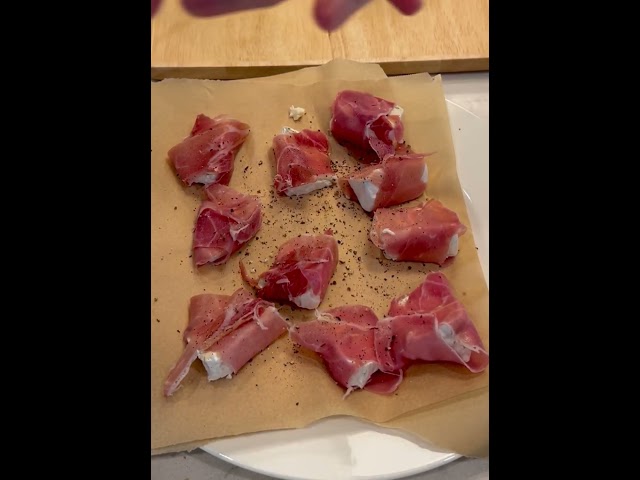 Prosciutto wrapped Brie toast + Another version  프로슈토로 감싼 브리치즈 토스트 +다른 버전"