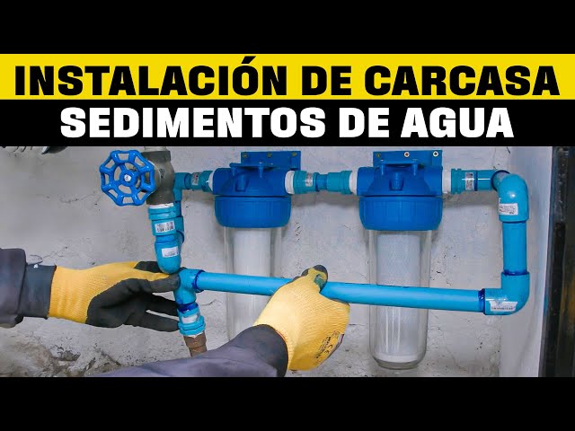 Instalación de carcasa con filtro y sedimentos para agua