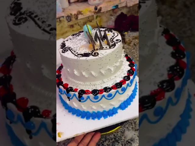 Ek 👩‍❤️‍👨bhaiya ne apni engagement ke liye cake banvaya#shorts #short #trending #ytshorts