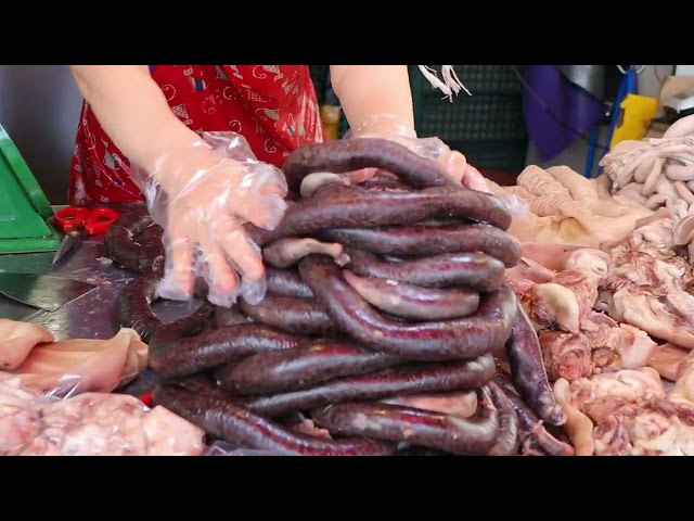 Korean Street Food - Pig's blood sausage "sundae"