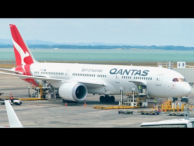 Qantas Boeing 787-9 Dreamliner Business Class review  - Auckland to Sydney