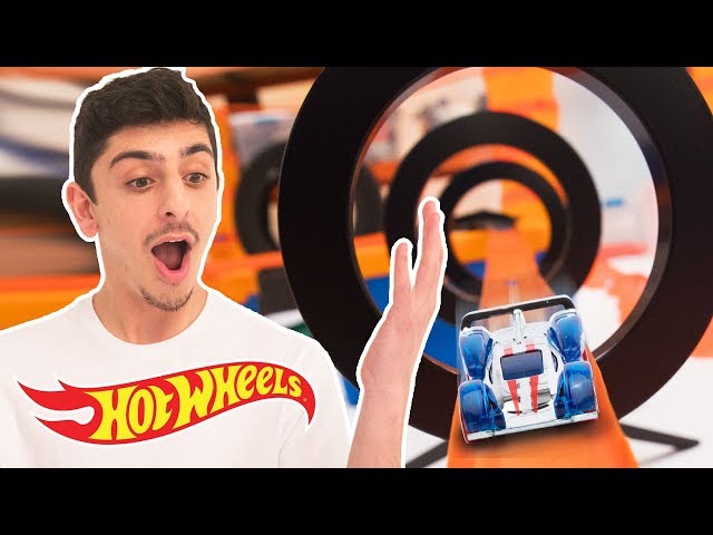 FAZE RUG VS TANNER FOX EPIC BATTLE OF THE TRACKS! | Hot Wheels Unlimited | @HotWheels