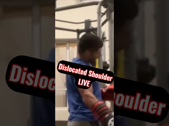 Dislocated Shoulder Live #boxing #mma