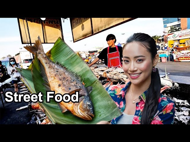 Why This Thai Market is a Street Food Paradise! 🍍