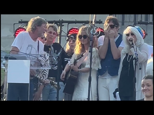 Margo Price, Sam Bush, Mary Gautier, Jonell Mosser, and Emmylou Harris covering Bob Dylan