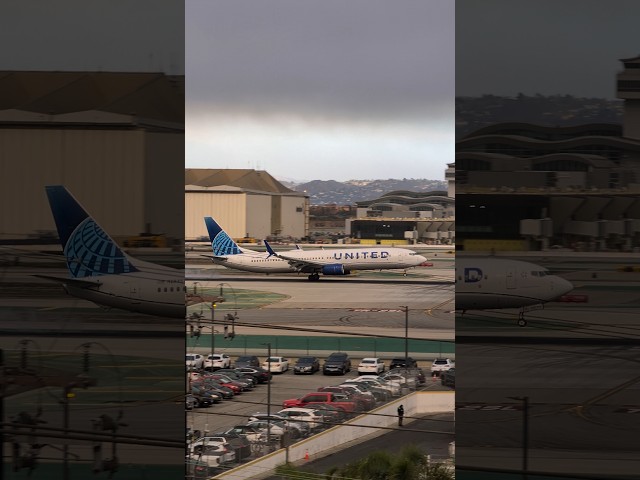 Boeing 737-924(ER) - United Airlines to touch down at LAX N28457 #boeing737 #aviation #landing #lax