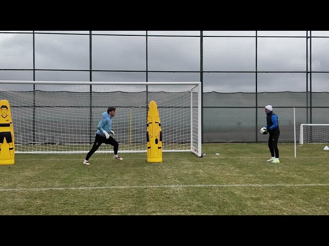 Master Goalkeeper Skills in 5 Minutes a Day with This Trick!#goalkeeper #football #soccer #fypシ