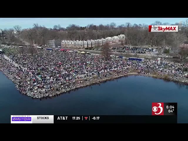 Thousands watch eclipse from Burlington Waterfront