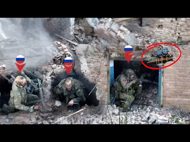 Horrific Attack! Ukrainian FPV drone brutally bombard Russian infantry hiding in building Chasiv Yar