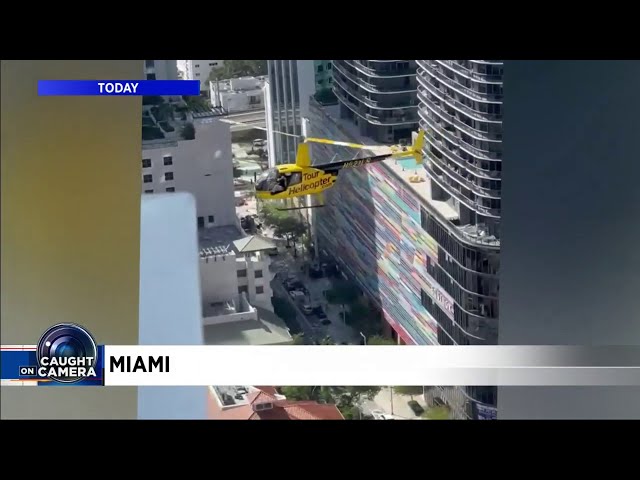 Tour Helicopter pilot loops between Miamibuildings